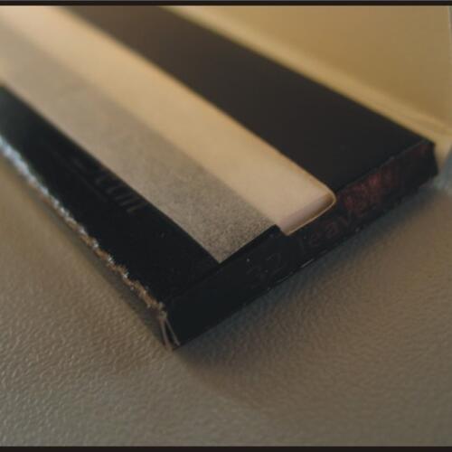 Schmales King Size Zigarettenpapier (107 x 44 mm) in individueller Packung und Schaukarton image