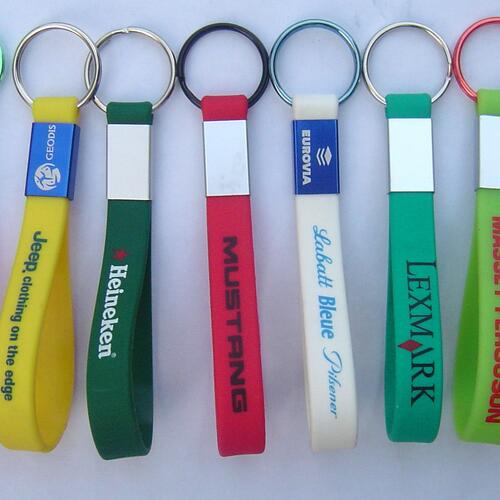 Porte-clé en silicone avec plaque en aluminium image